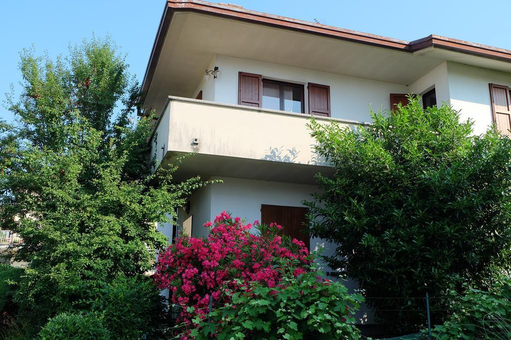Aria Di Casa B&B Cantù Exterior foto